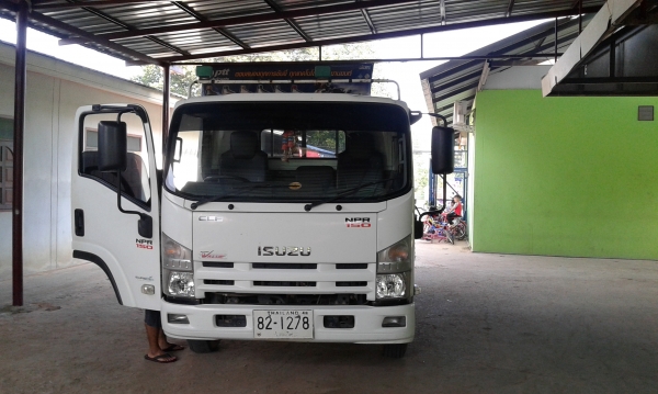 หกล้อ อีซูชุ NPR 150 ปี53 รถบ้านสภาพดี สวยจัดสีเดิมทั้งคัน พร้อมใช้งาน เล่มทะเบียนพร้อมโอน