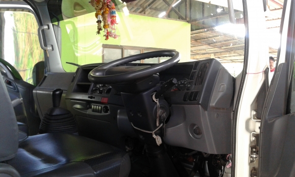 หกล้อ อีซูชุ NPR 150 ปี53 รถบ้านสภาพดี สวยจัดสีเดิมทั้งคัน พร้อมใช้งาน เล่มทะเบียนพร้อมโอน