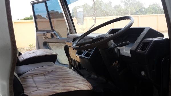 Mitsubishi FK415 รถห้าง ปี38 Mitsubishi FK415 รถห้าง ปี38