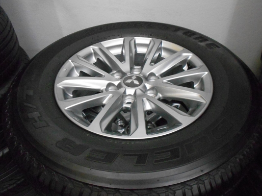 ขายล้อแม็ก New Mitsubishi Triton 2015 ขอบ 17 พร้อมยาง Bridgestone 265/65/17 ปี 12/เทิร์นได้ ใส่ฟรี ส่งฟรีค่ะ