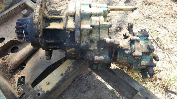 ขายด่วน มอเตอร์สวิงKOMATSU PC200-5