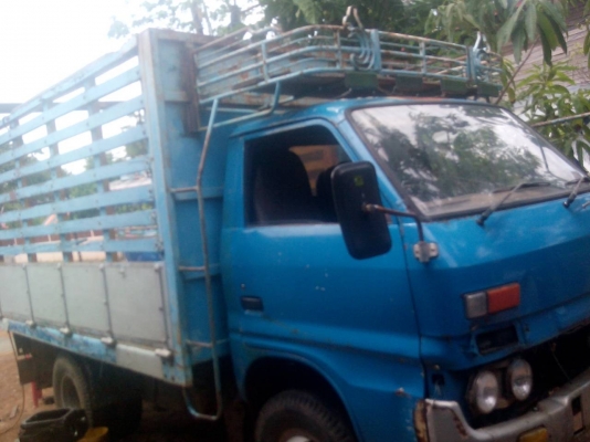 หกล้อ อีซูชุ 85 แรง สภาพพร้อมใช้งาน เล่มทะเบียน ม.79 ครับผม (ราคา 135,000) ต่อรองได้อีกครับ