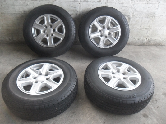 ล้อแม็ก 17นิ้ว 6รู ฟอด พร้อมยาง สวยๆ 4 ล้อ ราคา 7900 บาท