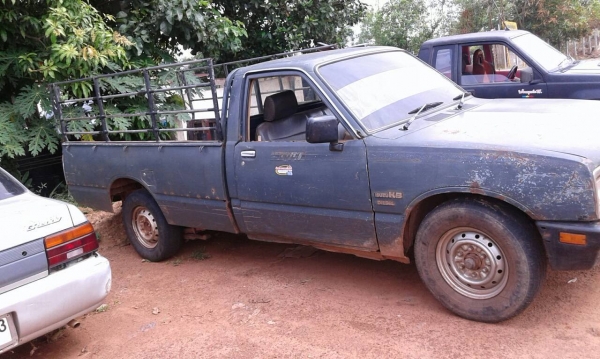 ISUZU KB 2.5 ฝาทอง สีสวยเดิมบาง ภาษีเต็ม เล่มพร้อมโอน