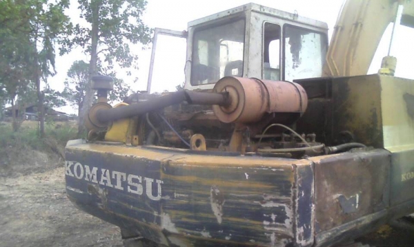 **410,000 บ.ต่อรอง/// แบคโฮ KOMATSU PC120-3 **ขาย KOMATSU 120 แบคโฮสภาพพร้อมลุย KOMATSU PC120-3 คอนโทรลยาว เครื่องเดิม ปั้มเดิม เครื่องKOMATSU-4สูบ เครื่องดี แน่น แรงดี ปั้มดี แรง ทำงานดี เร็วดี บูมอาร์มดี สวย มีปะบ้างนิดๆหน่อยๆ บุ้งกี๋ดี บูท/สลัก ดี เอวด