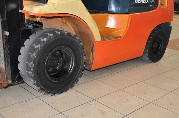 ขายรถโฟล์คลิฟท์มือสอง toyota รุ่น 7FGK25 ราคา 265,000 บาท ใช้งานเพียง 114 ชั่วโมง นำเข้าจากประเทศญี่ปุ่น 100\% ไม่เคยใช้งานในไทย