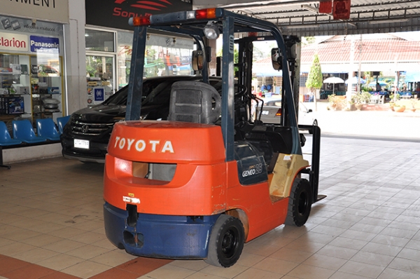 ขายรถโฟล์คลิฟท์มือสอง toyota รุ่น 7FGK25 ราคา 265,000 บาท ใช้งานเพียง 114 ชั่วโมง นำเข้าจากประเทศญี่ปุ่น 100\% ไม่เคยใช้งานในไทย