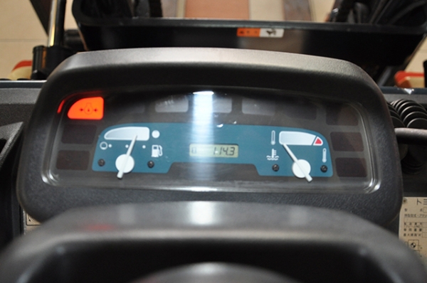 ขายรถโฟล์คลิฟท์มือสอง toyota รุ่น 7FGK25 ราคา 265,000 บาท ใช้งานเพียง 114 ชั่วโมง นำเข้าจากประเทศญี่ปุ่น 100\% ไม่เคยใช้งานในไทย