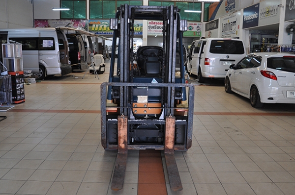 ขายรถโฟล์คลิฟท์มือสอง toyota รุ่น 7FGK25 ราคา 265,000 บาท ใช้งานเพียง 114 ชั่วโมง นำเข้าจากประเทศญี่ปุ่น 100\% ไม่เคยใช้งานในไทย