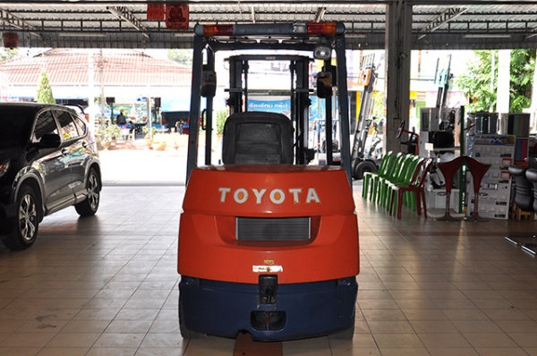ขายรถโฟล์คลิฟท์มือสอง toyota รุ่น 7FGK25 ราคา 265,000 บาท ใช้งานเพียง 114 ชั่วโมง นำเข้าจากประเทศญี่ปุ่น 100\% ไม่เคยใช้งานในไทย