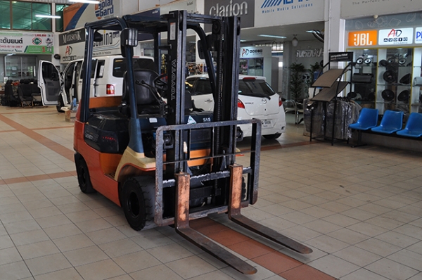 ขายรถโฟล์คลิฟท์มือสอง toyota รุ่น 7FGK25 ราคา 265,000 บาท ใช้งานเพียง 114 ชั่วโมง นำเข้าจากประเทศญี่ปุ่น 100\% ไม่เคยใช้งานในไทย