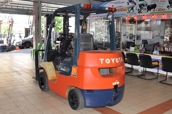 ขายรถโฟล์คลิฟท์มือสอง toyota รุ่น 7FGK25 ราคา 265,000 บาท ใช้งานเพียง 114 ชั่วโมง นำเข้าจากประเทศญี่ปุ่น 100\% ไม่เคยใช้งานในไทย