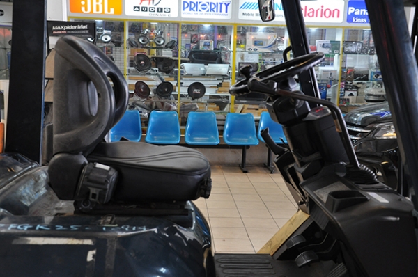 ขายรถโฟล์คลิฟท์มือสอง toyota รุ่น 7FGK25 ราคา 265,000 บาท ใช้งานเพียง 114 ชั่วโมง นำเข้าจากประเทศญี่ปุ่น 100\% ไม่เคยใช้งานในไทย