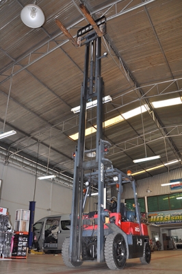 ขายรถโฟล์คลิฟท์มือสอง NISSAN รุ่น PJ02 ราคา 255,000 บาทนำเข้าจากประเทศญี่ปุ่น 100\% ไม่เคยใช้งานในประเทศไทย