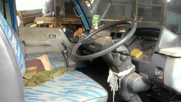 รถบรรทุก 6 ล้อ MITSUBISHI