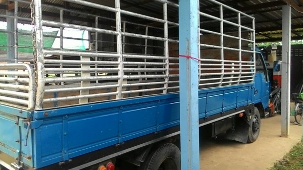 รถบรรทุก 6 ล้อ MITSUBISHI