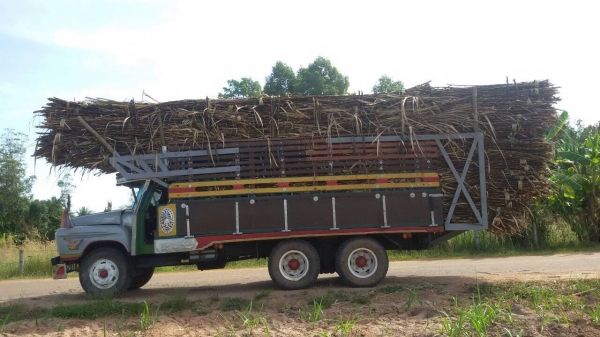 ขาย 10 ล้อหัวยาว ISUZU ไอ้โบ้ เครื่อง EH 700  168 แรงม้า เกียร์สโลอินเตอร์ สองเพลา ช่วงล่างใหญ่จัมโบ้ พวงมาลัยเพาเวอร์  เอกสารพร้อมโอน
