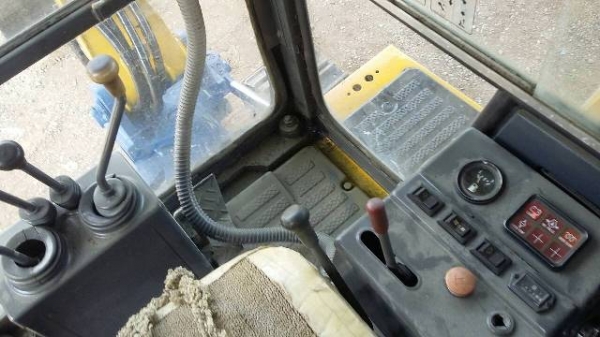 รถขุด มาแล้วเก่านอกแทรกเหล็กทำสีใหม่ พร้อมใช้งาน รถขุด มาแล้วเก่านอกแทรกเหล็กทำสีใหม่ พร้อมใช้งาน