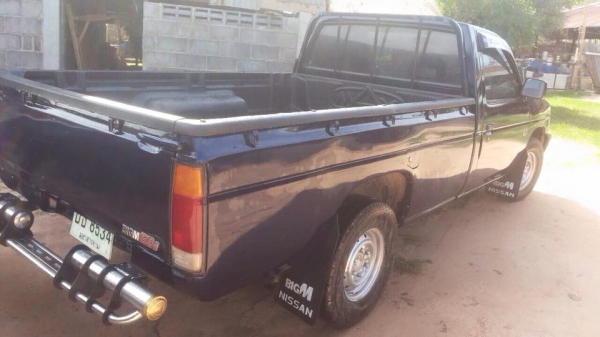 ขายครับ  นิสสันฝาแดงปี37 หัวเดี่ยว2500 หน้าโง  สวยยๆๆๆรถพร้อมใช้งาน หน้าตาเดิมบาง  สาดสีมาสวยๆๆ  แอร์เย็ยภายในสวย