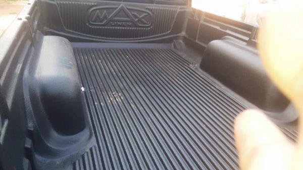 ขายครับ  นิสสันฝาแดงปี37 หัวเดี่ยว2500 หน้าโง  สวยยๆๆๆรถพร้อมใช้งาน หน้าตาเดิมบาง  สาดสีมาสวยๆๆ  แอร์เย็ยภายในสวย