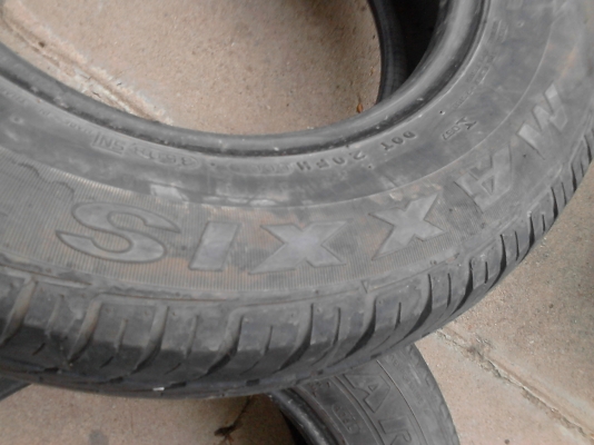 175/70R13 DEESTONE และ MAXXIS มี 3 เส้น tel.081-427-3941 175/70R13 DEESTONE และ MAXXIS มี 3 เส้น tel.081-427-3941