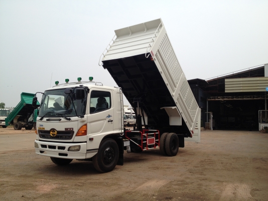 สุดคุุ้มรถห้างปี 50  HINO MEGA เครื่อง JO8C 220 แรงม้าระบบน้ำมัน กระบะดั้มพ์เกษตร ยาว 5.30 เมตร กว้าง 2.45 เมตร สูง 1.70 เมตร ดั้มพ์ 6 ตัน ยาง 900/20 นิ้ว พร้อมเล่มทะเบียน พร้อมใช้ เหมื่อนใหม่ ป้ายแดง สวยๆ สนใจรีบเลยนะคะ