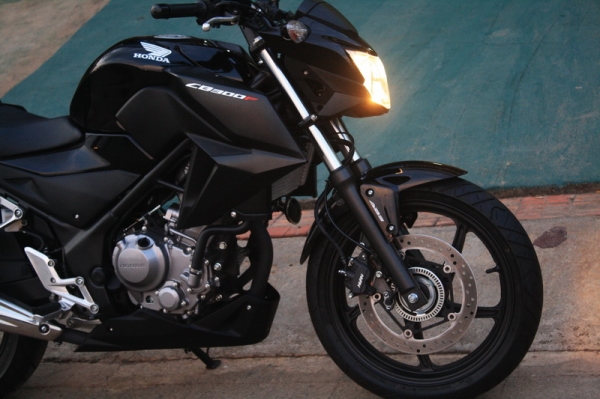 __C B 3 0 0 F รถใหม่ๆ 3 เดือน วิ่ง1,700โล 113,000 ฿__