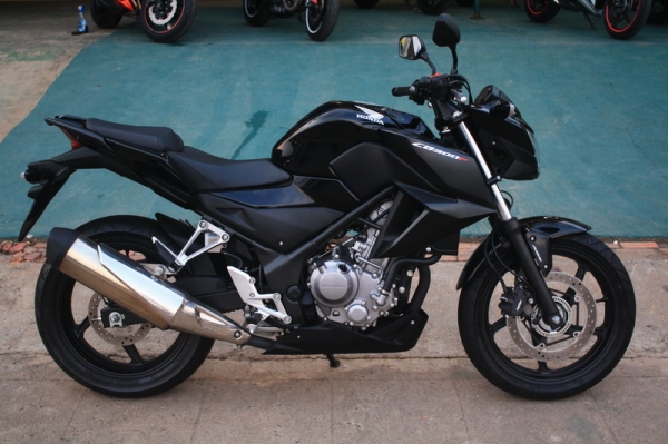 __C B 3 0 0 F รถใหม่ๆ 3 เดือน วิ่ง1,700โล 113,000 ฿__