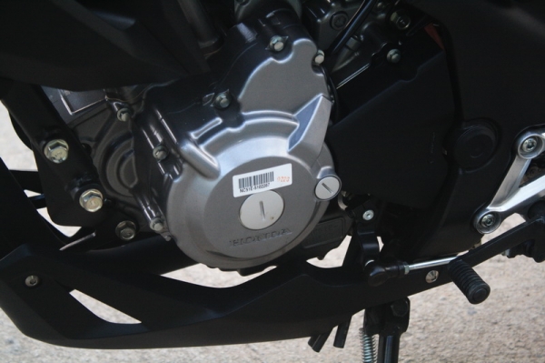 __C B 3 0 0 F รถใหม่ๆ 3 เดือน วิ่ง1,700โล 113,000 ฿__