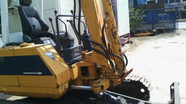 ขายด่วน KOMATSU  PC40-6  สภาพสวย  พร้อมใช้งาน   สนใจโทร 089-3818694  ดวงนภา  เตียวตระกูล