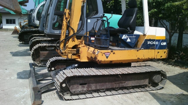 ขายด่วน KOMATSU  PC40-6  สภาพสวย  พร้อมใช้งาน   สนใจโทร 089-3818694  ดวงนภา  เตียวตระกูล