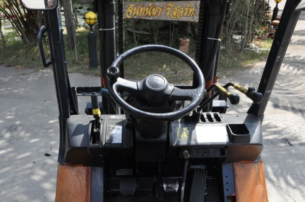 ขายFORKLIFT TOYOTA รุ่น7 2.5ตันครึ่ง สวยเดิมจากญี่ปุ่น ยังไม่เคยใช้ในไทย 180,000เท่านั้น!!