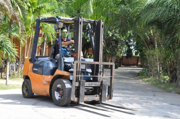 ขายFORKLIFT TOYOTA รุ่น7 2.5ตันครึ่ง สวยเดิมจากญี่ปุ่น ยังไม่เคยใช้ในไทย 180,000เท่านั้น!!
