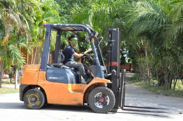 ขายFORKLIFT TOYOTA รุ่น7 2.5ตันครึ่ง สวยเดิมจากญี่ปุ่น ยังไม่เคยใช้ในไทย 180,000เท่านั้น!!