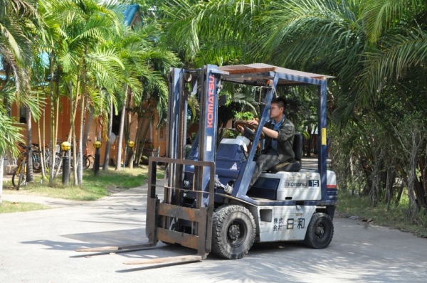 ขายFORKLIFT KOMATSU FD15-15(1.5ตัน)ดีเซล สวยเดิมจากญี่ปุ่น ยังไม่เคยใช้ในไทย 175,000เท่านั้น!!