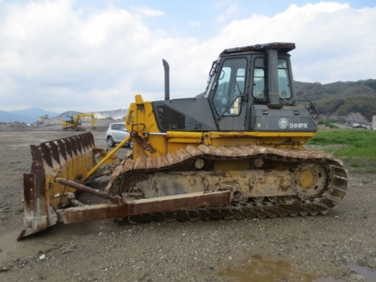 รถดันดิน KOMATSU D61PX-12  ปี2000 หากรอของได้ 30-45 วัน ติดต่อคุยกันได้เลยครับ