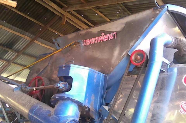 รถเกี่ยวนวดข้าวเกษตรพัฒนา