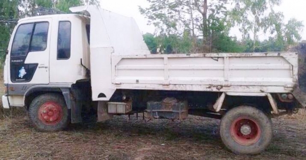 **680,000 บ.ต่อรอง/// 6ล้อดั้มดิน HINO สิงไฮเทค 195 ** ขาย HINO-195 6ล้อดั้มดิน5คิว ประกอบ HINO FD HO7D-195HP สิงไฮเทค ประกอบ เครื่องเดิม เกียร์เดิม เครื่องดี แน่นดี แรง เกียร์ดี เข้าง่าย ไม่หลุดครับ ช่วงล่างใหญ่ Fหน้า-หลัง คัสซีดี เดิม ไม่ปะไม่ดาม ยังสวย