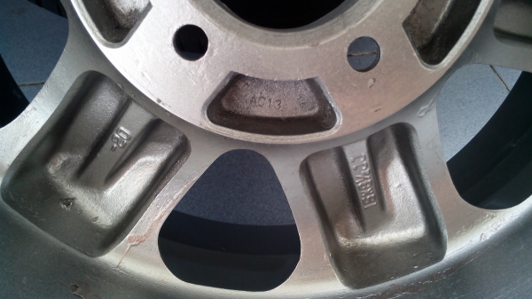 ขายแม็กซ์เรโทร 15 นิ้ว 4วง กว้าง 8.5  5/114 ออฟ -20 แถมยางใหม่ๆสองเส้น