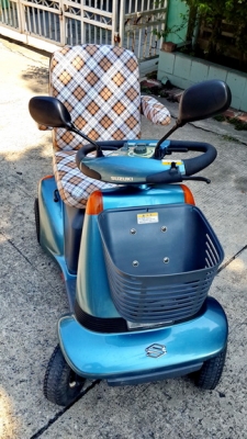 รถไฟฟ้า 4 ล้อ Suzuki สำหรับคนแก่หรือคนพิการ เพิ่งมาจากญี่ปุ่น