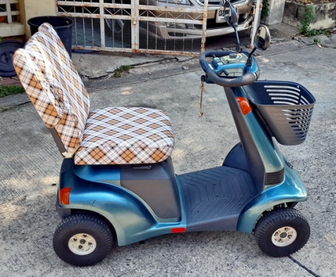 รถไฟฟ้า 4 ล้อ Suzuki สำหรับคนแก่หรือคนพิการ เพิ่งมาจากญี่ปุ่น