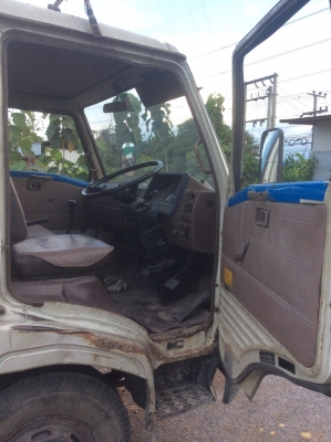 HINO 6ล้อ กะบะยาว 5.5 ม. หัวเดิมๆ บางๆ เครื่องดี ครัทซีสวยจัด ขาย 380,000 บาท (ศุภากร 081-4252943)