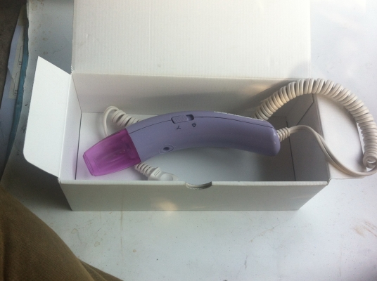 เครื่อง UV ยี่ห้อ SCARLETแบบมือถือใช้กับส่วนต่างของร่างกายได้จากญี่ปุ่นใช้ไฟ 100 V. สภาพใหม่