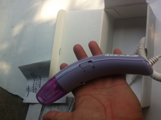 เครื่อง UV ยี่ห้อ SCARLETแบบมือถือใช้กับส่วนต่างของร่างกายได้จากญี่ปุ่นใช้ไฟ 100 V. สภาพใหม่