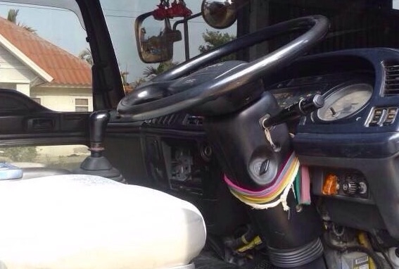 ISUZU DECA 195 HP 6HE1 หกล้อดั๊มพ์ กระบะดั๊มพ์เหล็ก 5 ตันความยาว 3.60 เมตรสภาพดีสวยพร้อมบรรทุกหนักได้เลย เครื่องยนต์แรงดีสุดๆครับ ภายในเก๋งคอนโซลสวยครบ แอร์เย็น พวงมาลัยเพาเวอร์ ระบบเบรคทริ๊ปฟี้ครบครัน ช่วงล่างใหญ่แน่นหนึบ คัชซีไม่มีแตกไม่มีบวม ยาง 8.25 ข