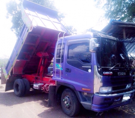 ISUZU DECA 195 HP 6HE1 หกล้อดั๊มพ์ กระบะดั๊มพ์เหล็ก 5 ตันความยาว 3.60 เมตรสภาพดีสวยพร้อมบรรทุกหนักได้เลย เครื่องยนต์แรงดีสุดๆครับ ภายในเก๋งคอนโซลสวยครบ แอร์เย็น พวงมาลัยเพาเวอร์ ระบบเบรคทริ๊ปฟี้ครบครัน ช่วงล่างใหญ่แน่นหนึบ คัชซีไม่มีแตกไม่มีบวม ยาง 8.25 ข