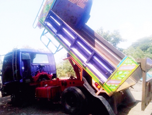 ISUZU DECA 195 HP 6HE1 หกล้อดั๊มพ์ กระบะดั๊มพ์เหล็ก 5 ตันความยาว 3.60 เมตรสภาพดีสวยพร้อมบรรทุกหนักได้เลย เครื่องยนต์แรงดีสุดๆครับ ภายในเก๋งคอนโซลสวยครบ แอร์เย็น พวงมาลัยเพาเวอร์ ระบบเบรคทริ๊ปฟี้ครบครัน ช่วงล่างใหญ่แน่นหนึบ คัชซีไม่มีแตกไม่มีบวม ยาง 8.25 ข