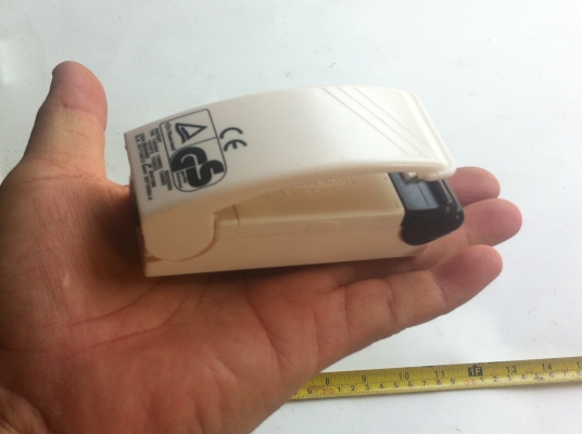 เครื่องซิลถุงพลาสติกแบบพกพา ใช้ง่านง่ายสะดวก ใช้ถ่านสองก้อน