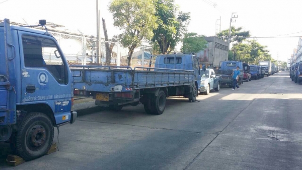 ขายรถบรรทุก6ล้อ อีซูซุ NQR ออกป้ายแดง รถประมาณ12ปี 140แรงม้า ยาว5.5 เมตร 400000-450000