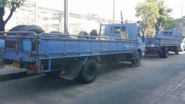 ขายรถบรรทุก6ล้อ อีซูซุ NQR ออกป้ายแดง รถประมาณ12ปี 140แรงม้า ยาว5.5 เมตร 400000-450000